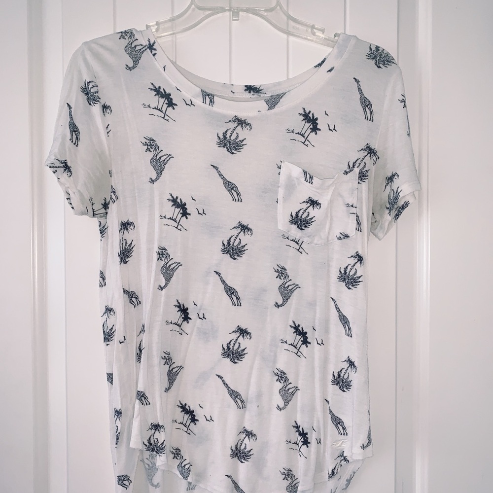 hollister giraffe shirt!!